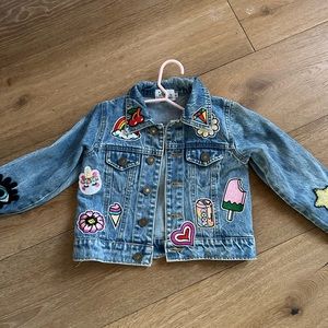 LOLA AND THE BOYS ALL ABOUT THE PATCH CROP DENIM JACKET